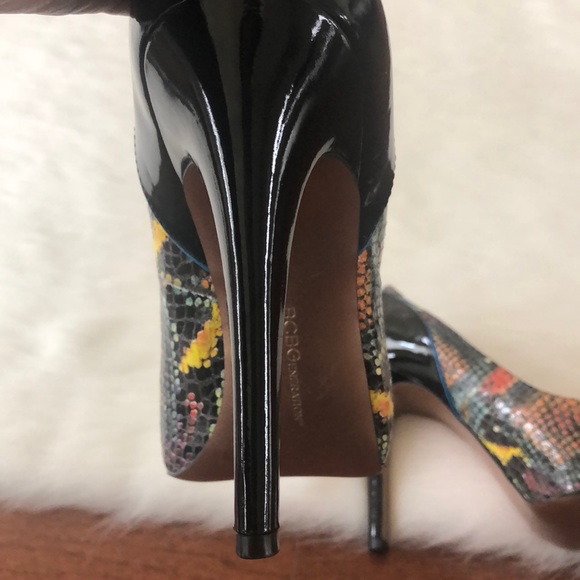 BCBG Pumps - Picture 7 of 8